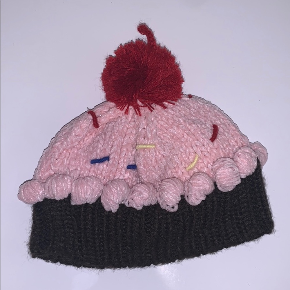 Knitted cupcake beanie 6-12 months